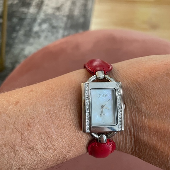 Red watch - Picture 1 of 6